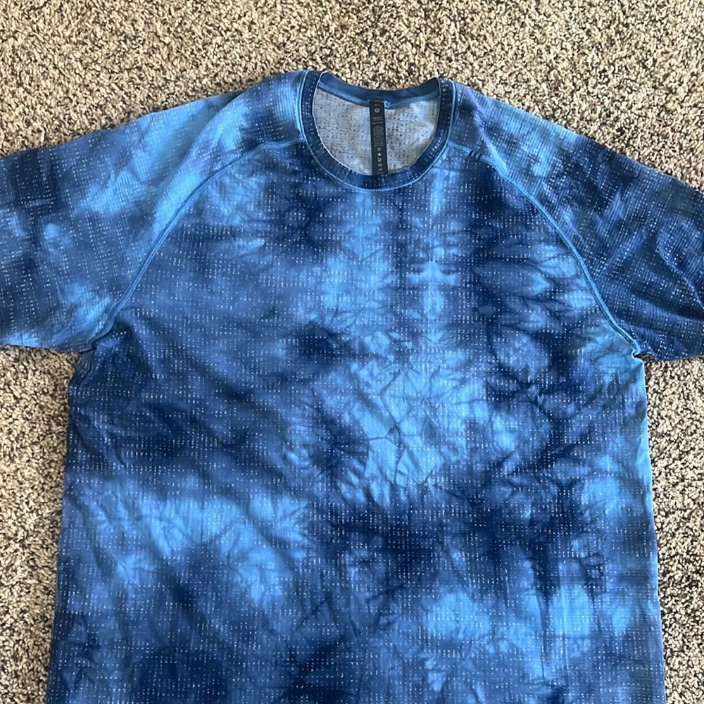 Lulu Lemon Men’s Blue Tie Dye T-shirt